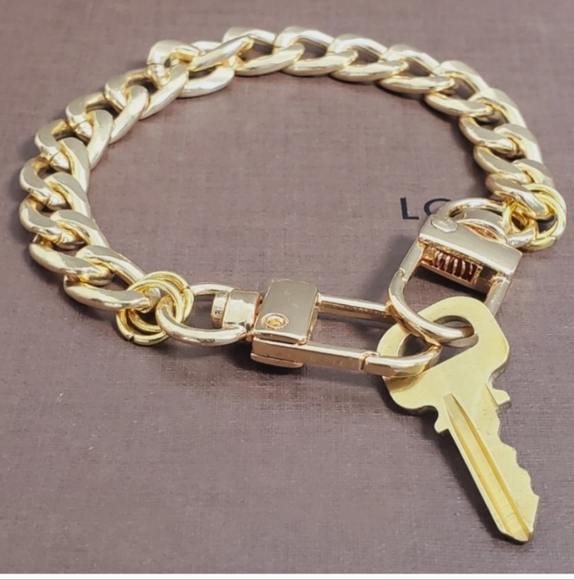 #322 Authentic LOUIS VUITTON Lock Key Set Padlock Brass Polished Chain Necklace - Picture 6 of 9